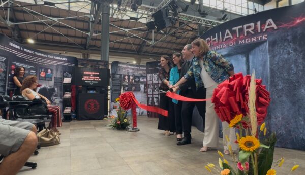 Ravenna, al Mercato Coperto la mostra internazionale del Comitato dei Cittadini per i Diritti Umani