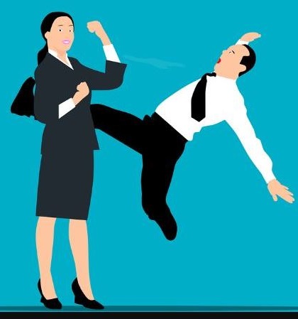 Maltrattamenti e percosse al compagno, donna arrestata in flagranza