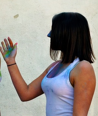 Marito e figli maltrattati per 6 anni: braccialetto elettronico per una donna