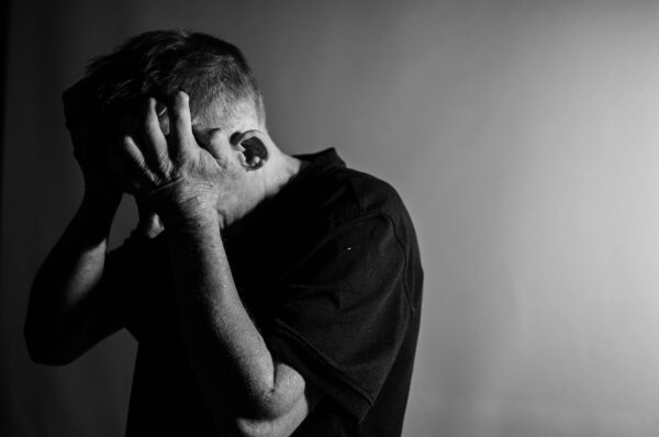 Moglie sevizia il marito davanti ai figli: due anni di violenze